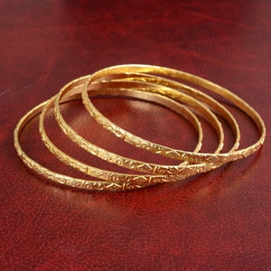 Pulseiras de ouro martelado, conjunto de 10 pulseiras, pulseiras empilháveis, pulseiras meio redondas, pilha de pulso redonda, pulseiras empilháveis, joias de noiva,