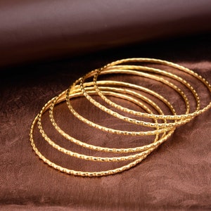 5 Set Of Bangles, Stacking Bangles, Gold Brass Bangles, Hammered Bracelet, Indian Jewelry, Bridesmaid gift ideas, Custom bracelet