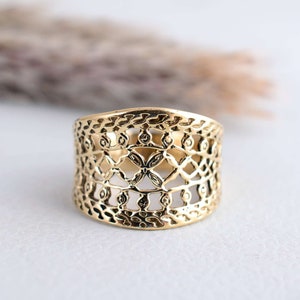 Etched Gold Filigree Ring, Lace Ring, Gold Floral Ring. Vintage Filigree Ring. Filigree Gold Ring. Dainty  Ring. Gold Ring. Gift for her.
