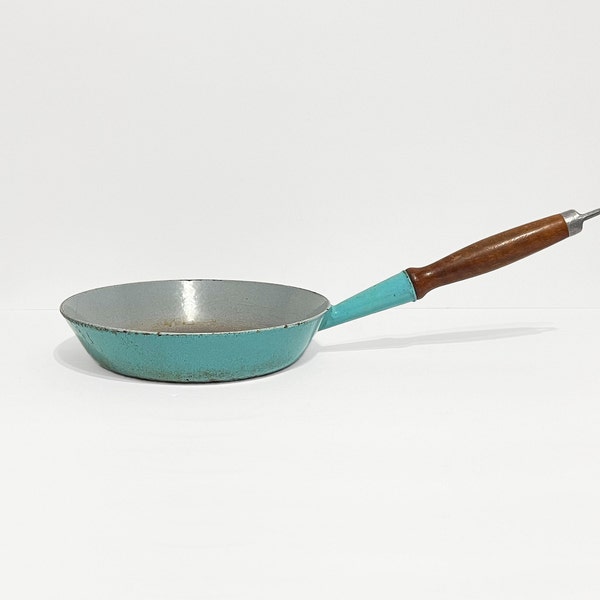 Vintage Le Creuset #24 Egg Blue/Turquoise Enameled Cast Iron Skillet With Wood Handle - Le Creuset