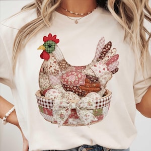 Vintage lapptäckeshöna, second hand-png, retro cottagecore-png, höna i boet-png, 90-tals mormorskärpa-inspirerad, mormorströjestil, trendig design