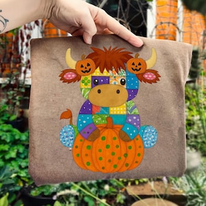 Edredón de vaca de las Highlands con patchwork (en formato PNG), diseño floral de peluche para Halloween, Moo I Mean Boo (en formato PNG), camiseta moderna y bonita de vaca de las Highlands, archivo digital
