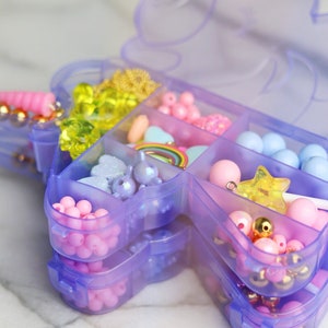 Kit de cuentas, regalo de unicornio para niños, dijes, regalo para niña, kit de arte, regalos de fiesta para niños, actividad de cumpleaños, kit de pulseras para niños, kit para hacer collares, kit de actividades