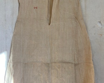 JC Monogram Antique Français Lin de chanvre brut, taille L, Chemise de travail sans manches, Point de croix rouge du Rhin fait à la main, Chemise en lin rustique Période 1900