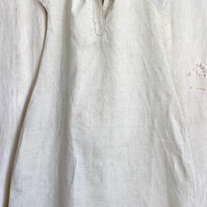 Authentic All Hand Gathered, Size M, French Antique Pure Hemp Linen, Rustic Linens Nightgown, Night Dress, Monogram DV, Scalloped Edge 1900s image 3