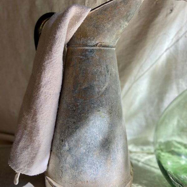 Rare grand pichet en zinc antique français début des années 1900, cuisine de ferme rustique carafe à eau galvanisée anthentique, pays français, décoration gustavien