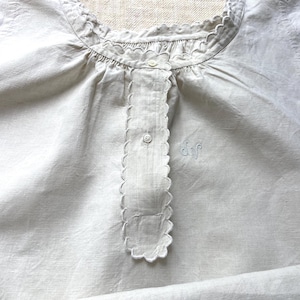 Authentic All Hand Gathered, Size M, French Antique Pure Hemp Linen, Rustic Linens Nightgown, Night Dress, Monogram DV, Scalloped Edge 1900s image 5