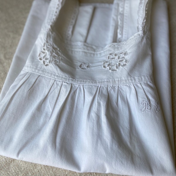 One Antique Summer Top, Monogram RH, Pure Cotton Linen Fabric Summer Shirt, Open Work Embroidery in a Flower Design, Medium Size, 1930s