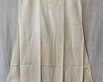 JC Monogram Antique Français Chemise en lin de chanvre pur Chemise de nuit sans manches, broderie finement détaillée, robe de nuit en lin rustique période 1900