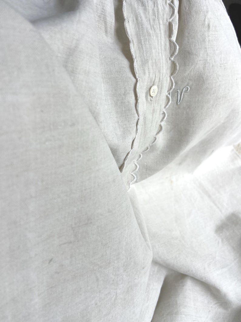 Authentic All Hand Gathered, Size M, French Antique Pure Hemp Linen, Rustic Linens Nightgown, Night Dress, Monogram DV, Scalloped Edge 1900s image 7