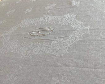 ¡Hallazgo raro! Mantel XXL francés antiguo bordado a mano, tejido de damasco, lino de algodón con motivos Art Nouveau, monograma PM, década de 1900