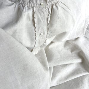 Authentic All Hand Gathered, Size M, French Antique Pure Hemp Linen, Rustic Linens Nightgown, Night Dress, Monogram DV, Scalloped Edge 1900s image 6