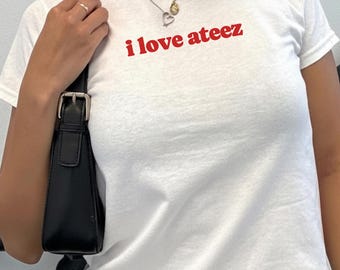 Ich liebe Ateez Baby-T-Shirt, ästhetisches Baby-T-Shirt, y2k Hemd, ATEEZ-Fangeschenk, kpop Outfit, ATEEZ Konzert-Outfit
