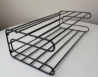 Zapatero de suelo negro estilo retro pop vintage de los años 90 de IKEA Frän o estante de cuerda para entrada/baño/cocina / Pieza de pared de arte pop.
