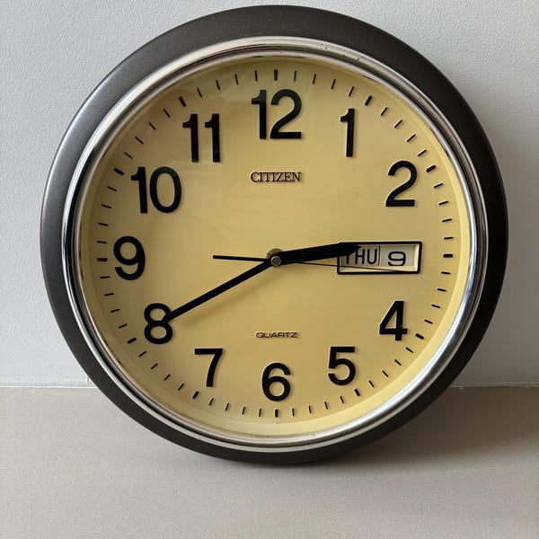 vintage Citizen wall clock with calendar / eighties 1980