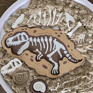 Dinosauriefossilgrävningsbricka för barn
