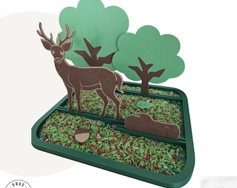 Sensoriska brickor i skogen – Montessori-inspirerad lek – Naturlekaktivitet