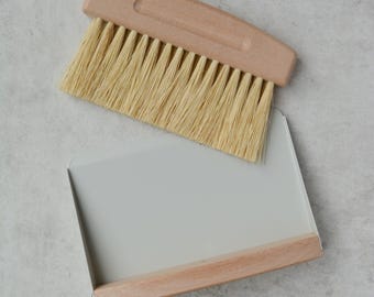Wooden Table Brush and Pan Set – Natural Dustpan and Brush for Kitchen Crumbs, Handmade Beech Wood