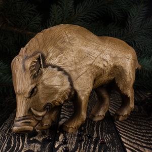 Statue de sanglier : sculpture