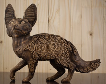 Figura de zorro fénec tallada en madera de fresno: escultura para la decoración del hogar.