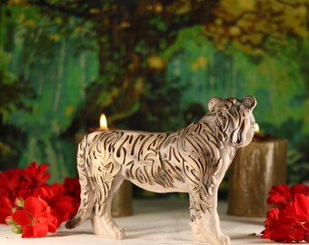 木彫りの虎の置物：シベリアトラアート - Etsy 日本