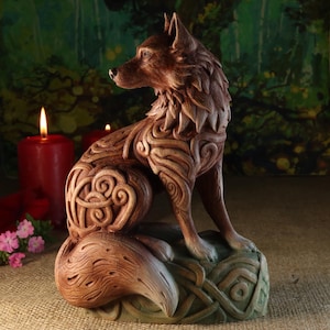 キツネの彫刻（アッシュ材彫刻）：森の動物の置物、手彫りの像 - Etsy 日本