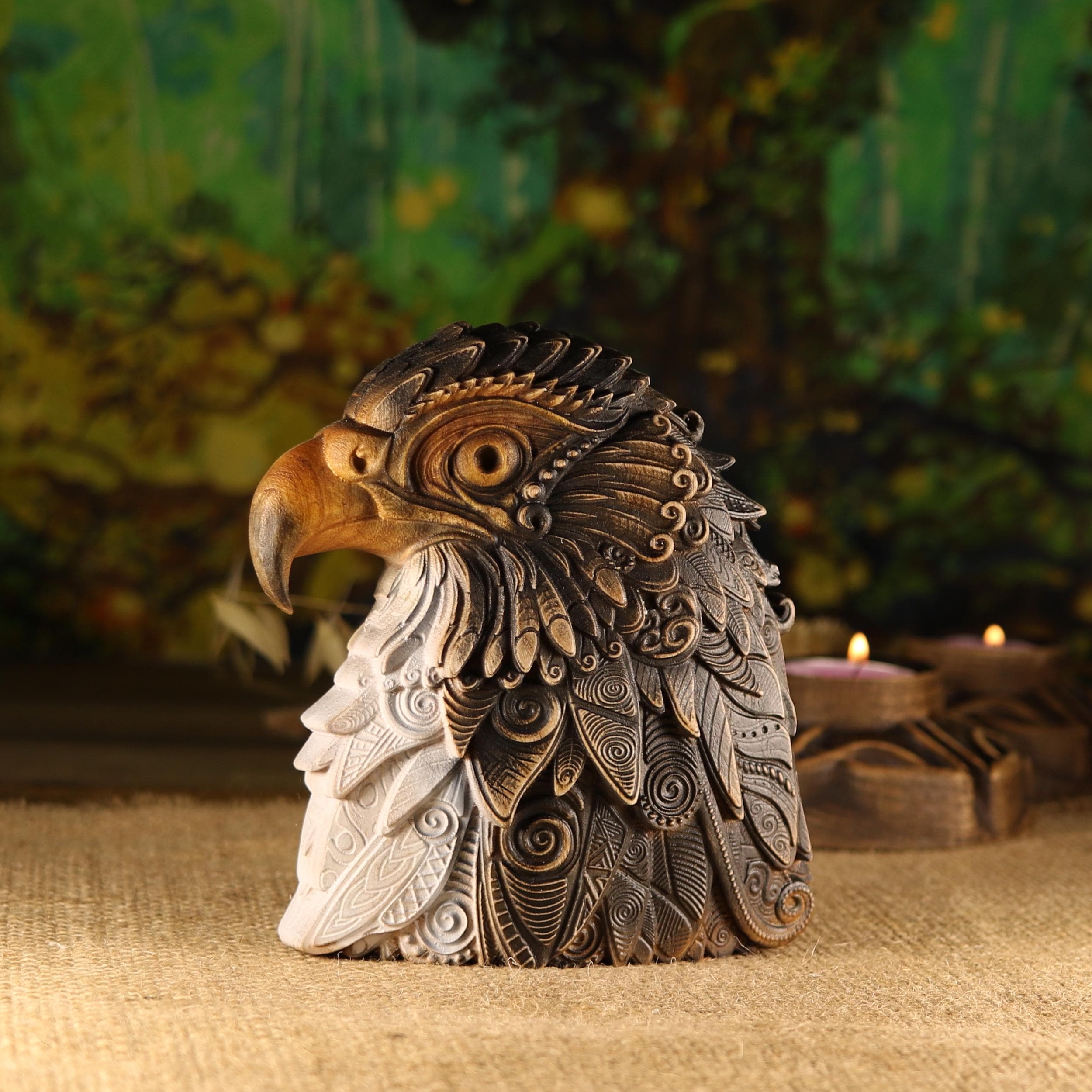 CROISE AU FAUCON COULEURS RESINE STATUE