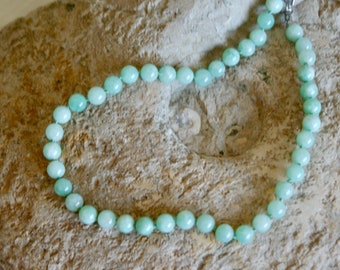 Delicate green necklace with jade from Burma