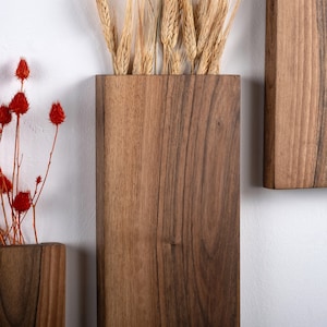 Holzvase, Walnuss-Wandbehang, Holzwandvase, Blumenhalter aus Nussbaum, Walnuss-Wanddekor, Wandtasche aus Walnussholz
