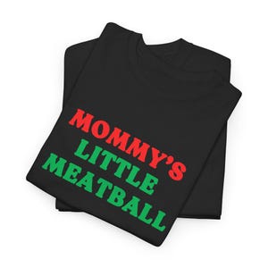 Camiseta unissex engraçada de presente de Natal com almôndegas da mamãe, camiseta, vestuário para festas, blusa de humor familiar, presente de Natal engraçado, presente de Natal