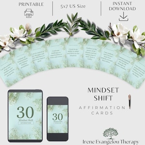 Könnte beinhalten: Eine Sammlung von Affirmationskarten mit floralen Akzenten, einem Tablet und einem Smartphone. Die Karten zeigen inspirierende Zitate. Die Wörter "Mindset Shift" und "Affirmation Cards" sind zu sehen. Das Tablet und Smartphone zeigen die Zahl "30".
