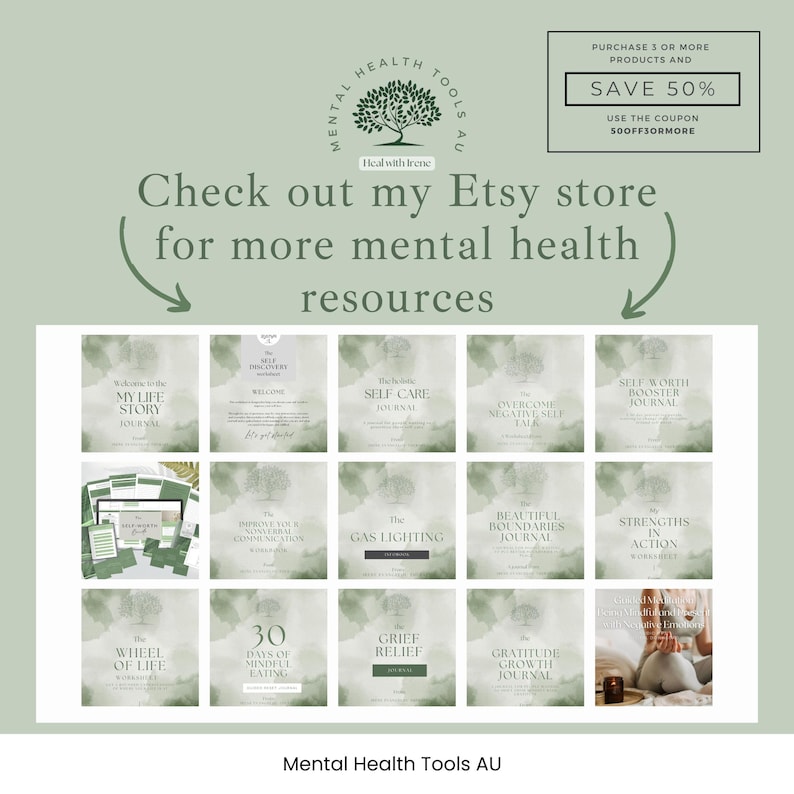 Pu&ograve; includere: Una pubblicit&agrave; per risorse per la salute mentale. L'immagine presenta una raccolta di diari con titoli come "My Life Story Journal" e "Self-Care Journal". Il testo invita gli spettatori a visitare il negozio Etsy per ulteriori risorse e offre uno sconto.