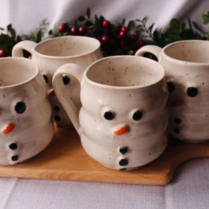 Taza grande de cerámica con forma de muñeco de nieve hecha a mano (¡Reabastecida!) / Taza de muñeco de nieve / Taza navideña / Taza hecha a mano
