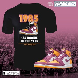 1 Retro High OG Brotherhood 1985 Rookie of the Year Sneaker Match yellow pink  Unisex Jersey Short Sleeve Tee