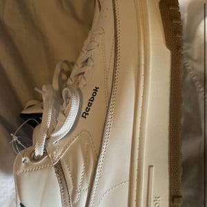 Classic Reeboks Vintage Style Green and White Womens Size 8, 8.5 Brand New