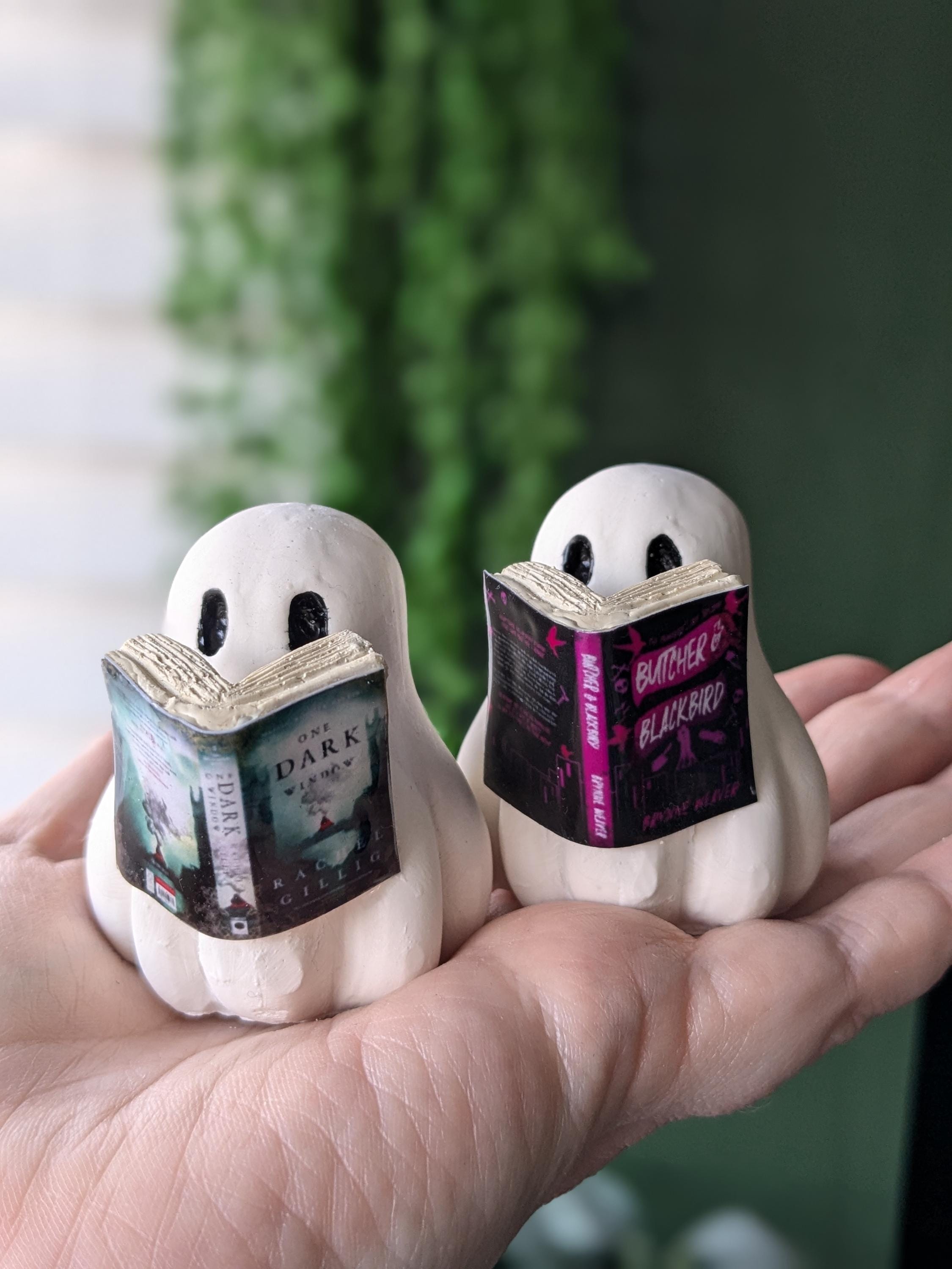 BOOK BOO! Handmade ghost figure reading their favourite book. Bookcase shelf decorations. Giddy Ghost collectable for book lovers and reader