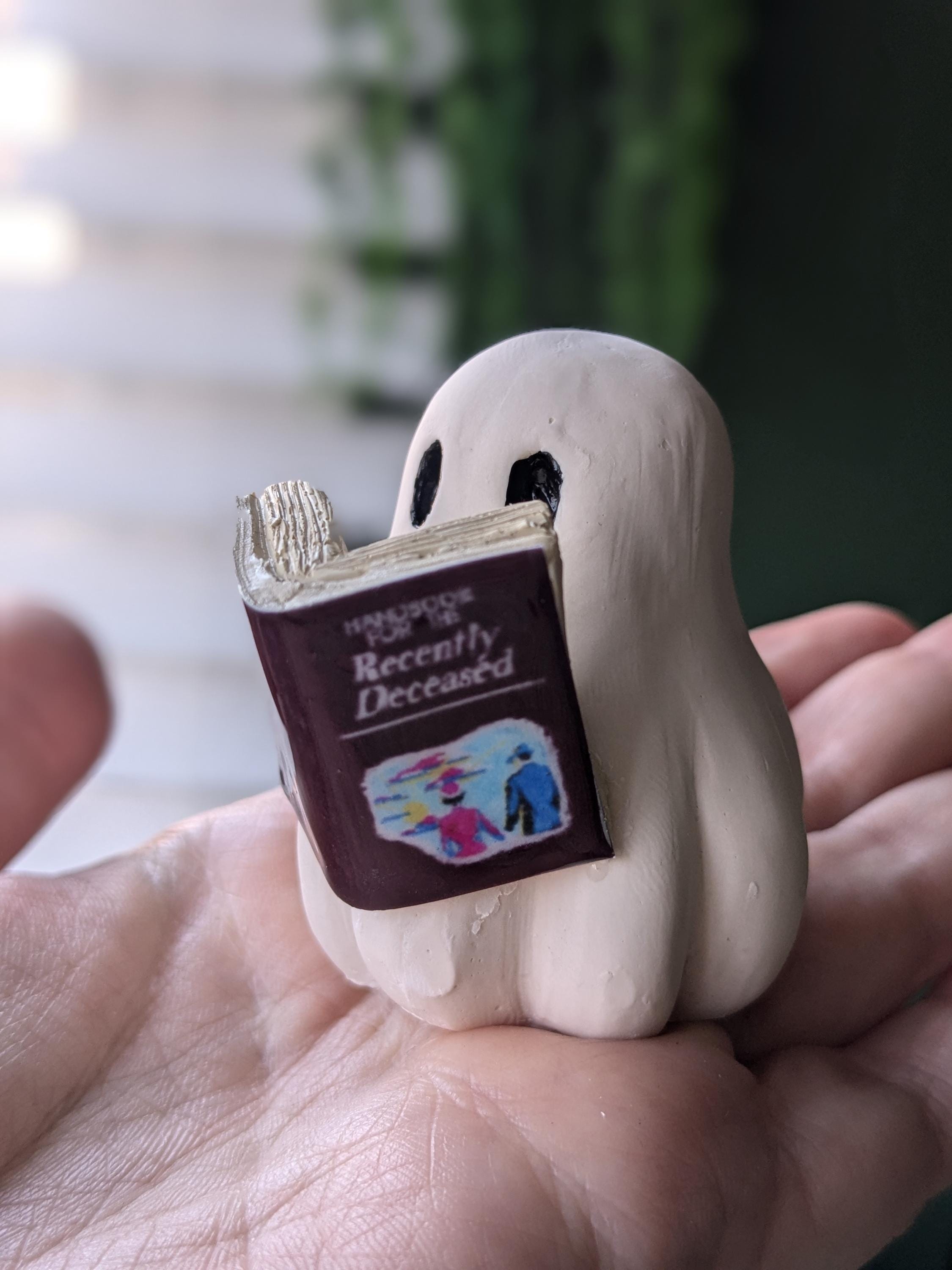 BOOK BOO! Handmade ghost figure reading their favourite book. Bookcase shelf decorations. Giddy Ghost collectable for book lovers and reader