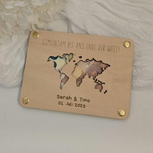 Personalisiertes Geldgeschenk zur Hochzeit | Holzkarte mit Weltkarten-Ausschnitt und Gravur | Geschenk für Brautpaar | Hochzeitskarte