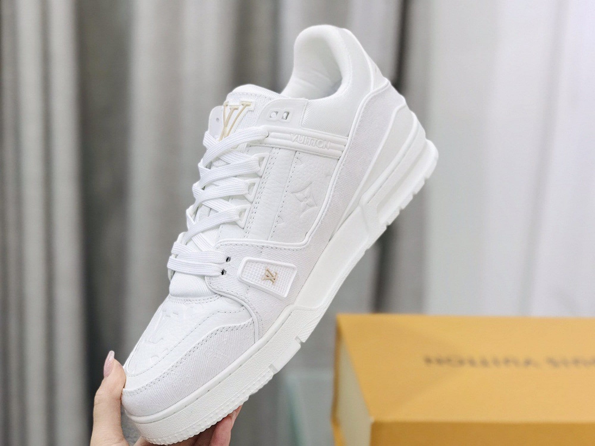 Gender: Women Louis Vuitton Trainer Full White Men's Sneakers Shoes