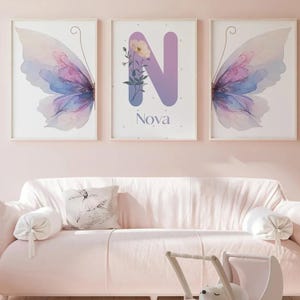 Pósteres de mariposas personalizados para bebés y niños: monograma y alas de mariposa: decoración de hadas en tonos pastel, regalo de nacimiento, regalo de bautismo