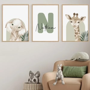 Póster verde salvia personalizado - Póster jirafa y elefante verde salvia - Personaliza un póster para la habitación de un bebé o un niño - Pósteres infantiles