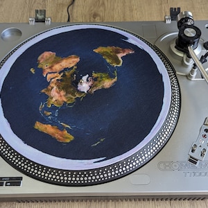 The Flat Earth Slipmat - 7 & 12 Zoll LP Vinyl DJ Pro Turntable Slip Mat Plattenspieler Technik 1210 DJ