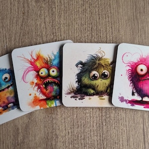 kleine Monster | Set mit 4 bunten lustigen Cartoon Monster Zeichen quadratischen Untersetzern