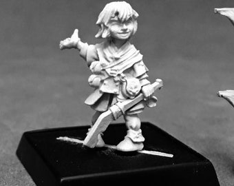 Halfling Sorcerer - Yoon - D&D - Frostgrave - Pathfinder - Metal RPG Fantasy Miniature 28 - 32mm