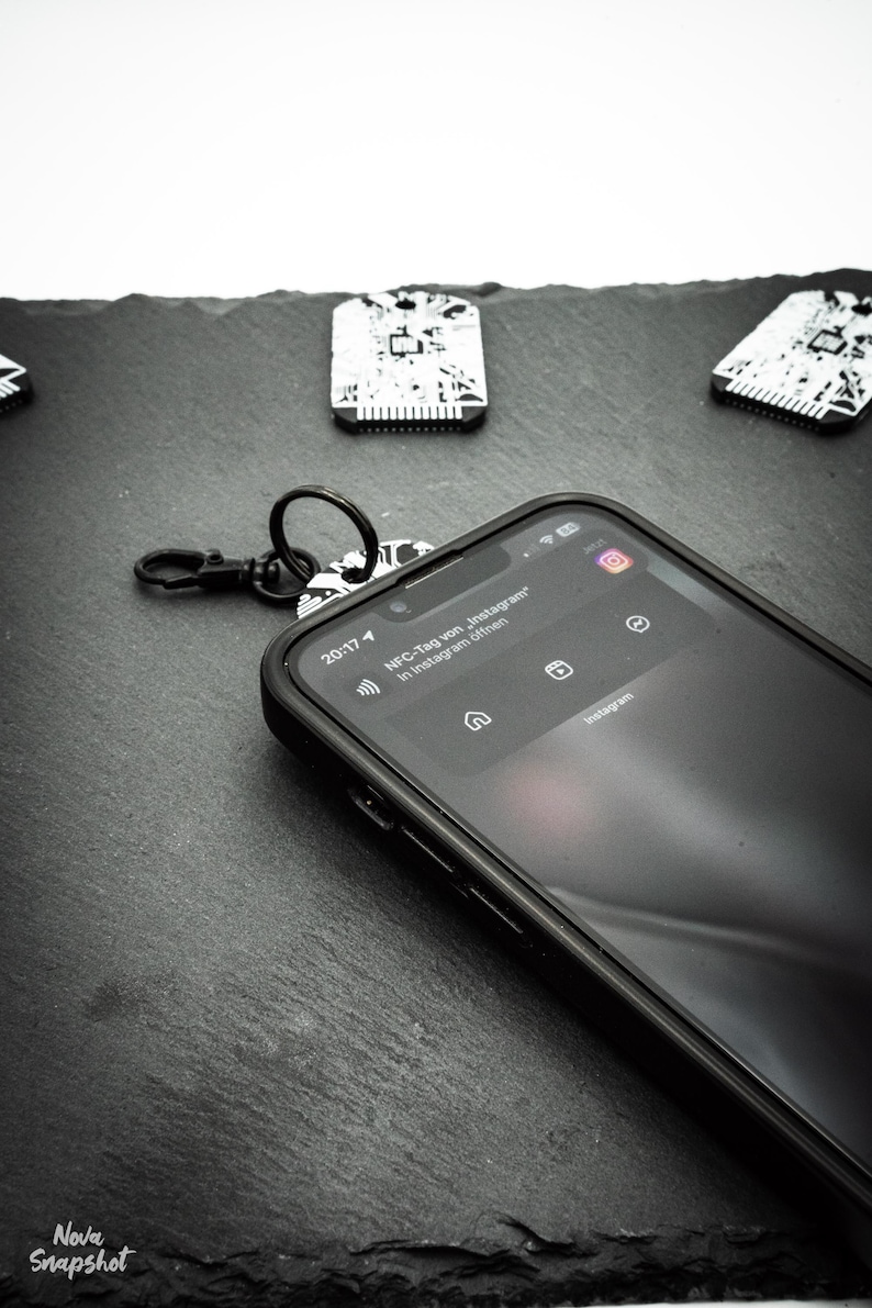 iPhone beim auslesen des NFC Tags im Schlüsselanhänger