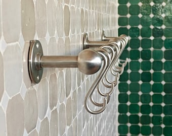 Barra para ollas de níquel mate hecha a mano: barra para utensilios de latón macizo con ganchos en forma de S.