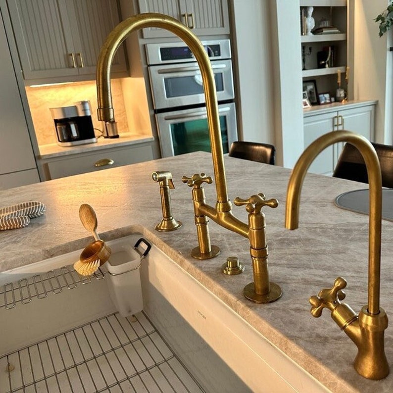 Antique Style, Unlacquered Solid Brass 8 Bridge Faucet, Vintage Kitchen Sink Faucet zdjęcie 1