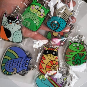 Cute Cartoon Doodle Cats | Grumpy Cat Acrylic Keychain | Cute Epoxy Gift for Cat Lovers & Collectors | Funny Double-Sided Cartoon Kitty