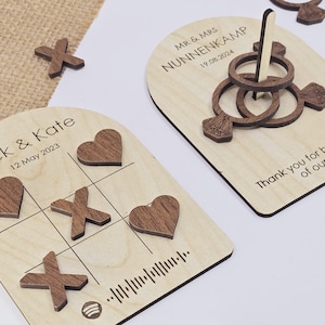 15 pezzi - Giochi in legno personalizzati per matrimoni - Tris e lancio dell'anello - Decorazioni da tavola personalizzate - Bomboniere per gli ospiti con nomi e date