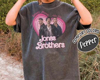 Team Jonas Comfort Shirt, Sweet Mama It&#39;s Jonas Bros Tee, Living The Dream Tour 2025 Shirt, Merchandise Shirt, Jonas Tour Gift For Her